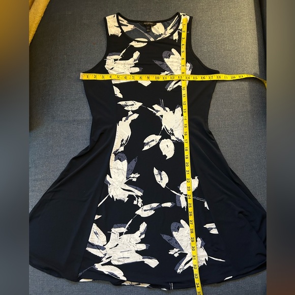 Banana Republic Blue and White Floral Sleeveless Dress - Picture 9 of 12